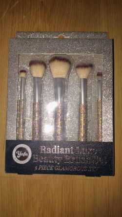 Yafa Radiant make up brush set