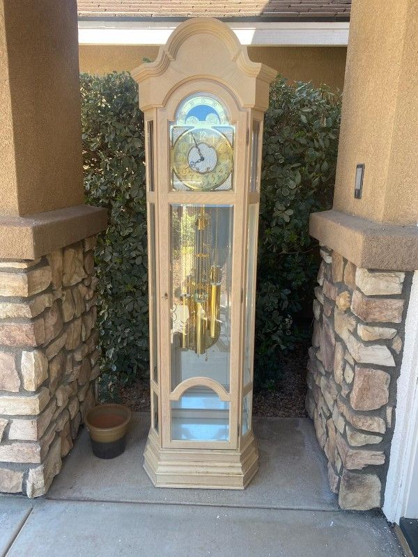 Beautiful Grandfather Clock 200.00 OBO for Sale in Beaumont, CA OfferUp