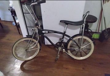 Micargi Lowrider F4 20” Lowrider Cruiser in black.