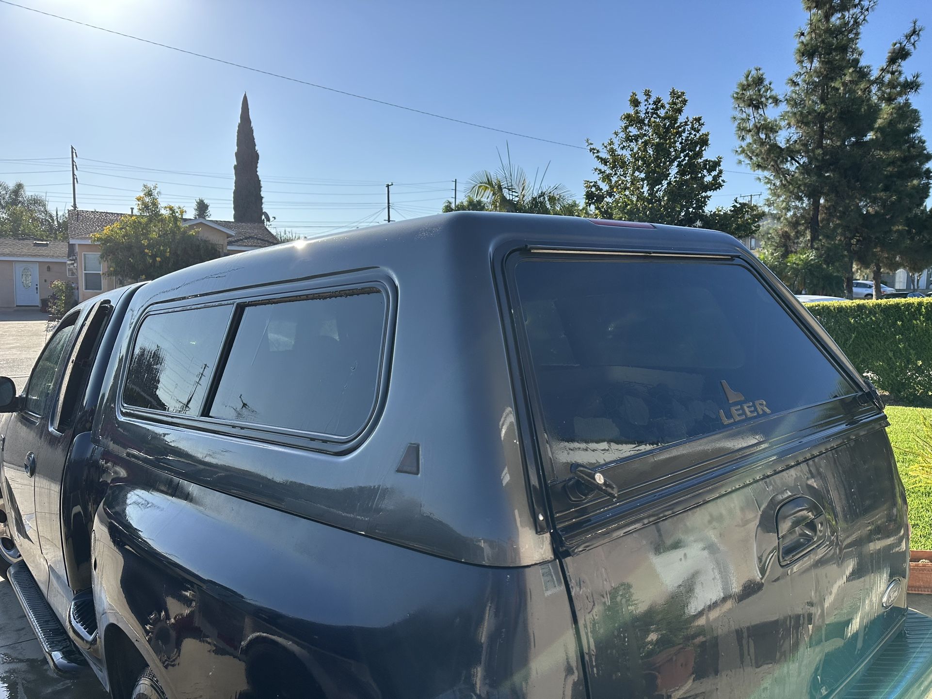 Leer Camper Shell