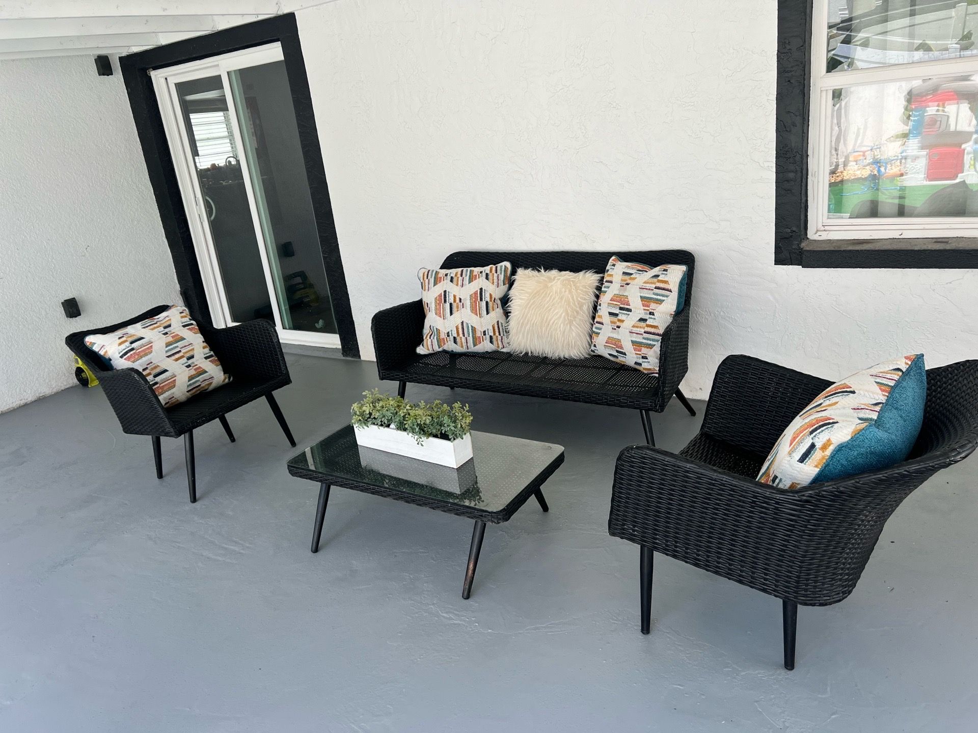 Wicker outdoor patio furniture set