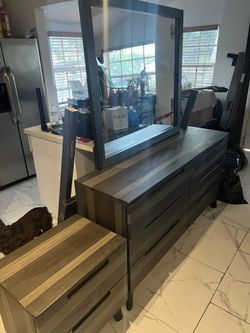 Vendo Bello Juego De Cuarto Pura Madera Directamente De Brazil Hecho A Mano