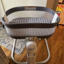 Graco DreamMore™ Bedside Bassinet Deluxe