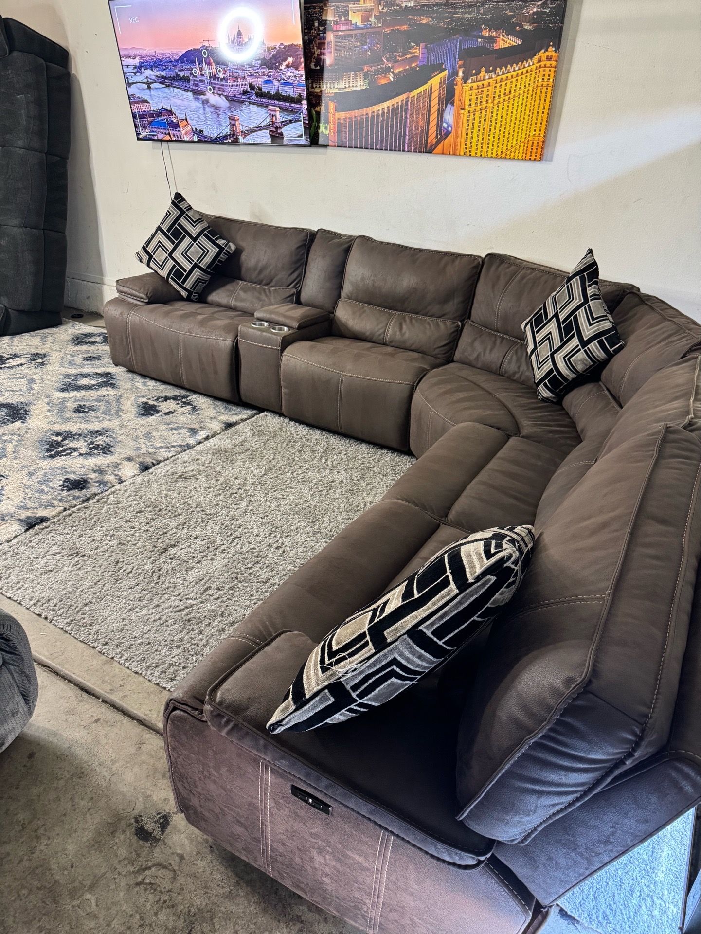 * Like New * Ashley furniture 6pc electric Modular sectional recliner sofa ( Free Delivery )