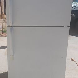 Frigidaire refrigerator. Apple Valley