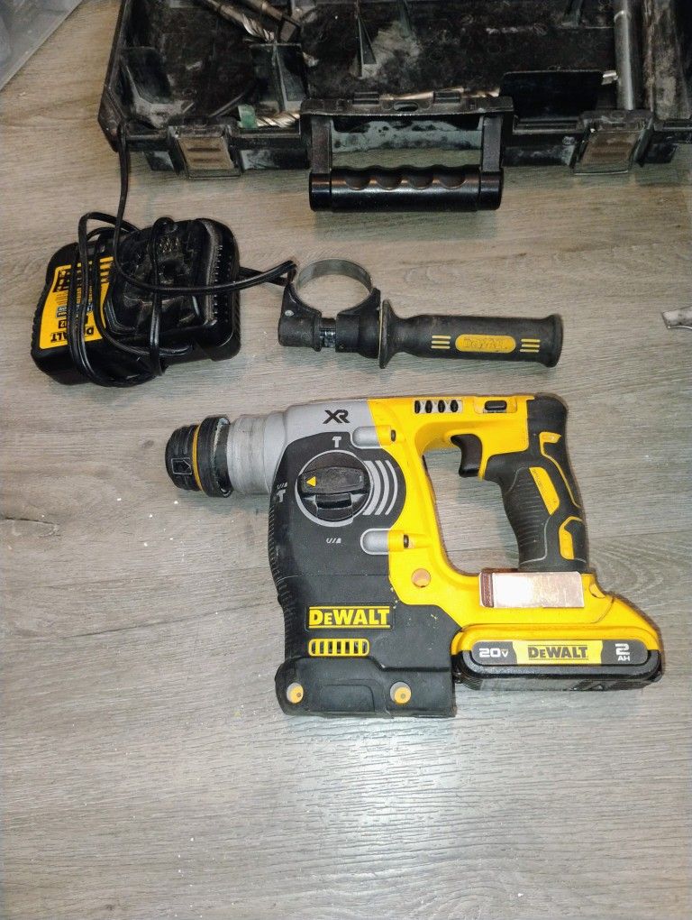 20V MAX XR Cordless Brushless 1 in. SDS Plus L-Shape Rotary Hammer, (1) 20V 2.0Ah Battery, and 12V-20V MAX Charger