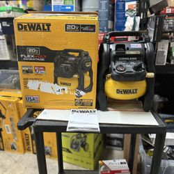 DEWALT 2.5 Gal. 140 psi Portable 20V Cordless Air Compressor