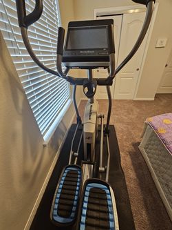 Nordic Track Elliptical with wheels - New condition