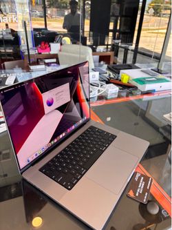 MacBook Pro 16” M1 Max Chip 2TB SSD! 90 Day warranty! We offer financing.