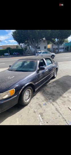 2000 Lincoln Town Car