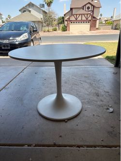 IKEA White Tulip Table - Docksta