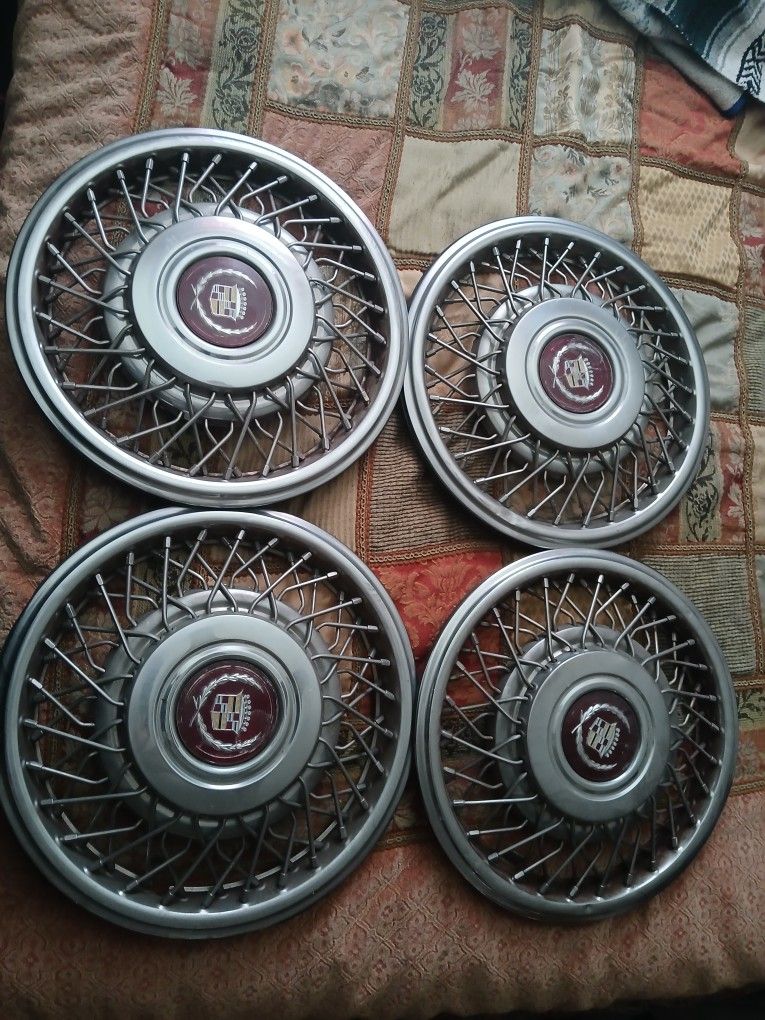 Cadillac Spoke Hubcaps W/center Caps