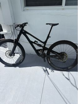 2025 YT Capra core 2