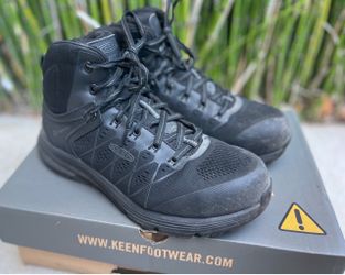 KEEN Utility Safety Toe Work Boots.. Sz 8 Men’s / 9.5 Women’s.. Oil & slip resistant.. Located west roseville..