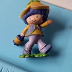 Vintage 1983 Strawberry Shortcake Almond Tea with Lantern Miniature Figure PVC