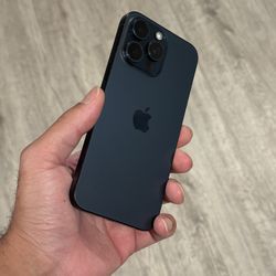 iPhone 15 Pro Max UNLOCKED - 256GB -Blue