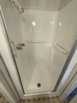 https://offerup.co/faYXKzQFnY?$deeplink_path=/redirect/ Arreglan Tinas .lava Manos Showers