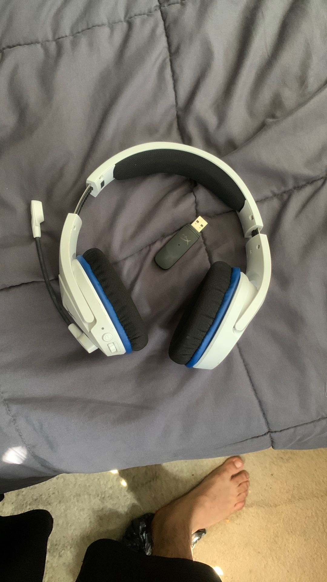 Hyper X wireless headphones with Fifine mic