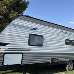 2022 Colorado  Travel Tráiler In Víctorville Ca 