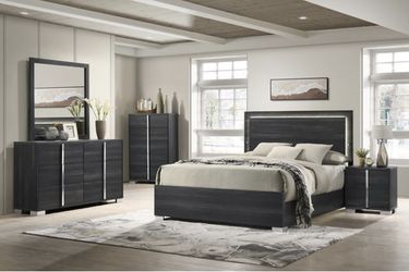 NEW QUEEN AND KING 4pc BEDROOM Set Without Mattress 
