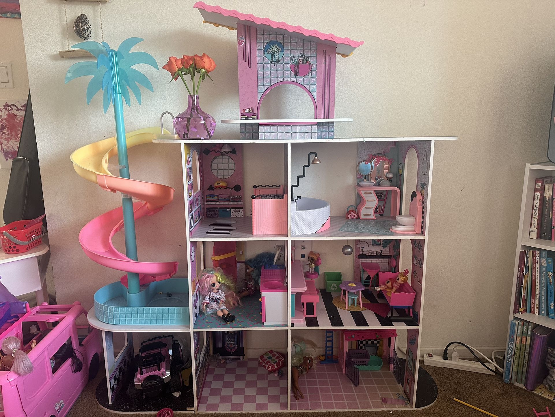 LOL Surprise OMG Fashion House Dollhouse