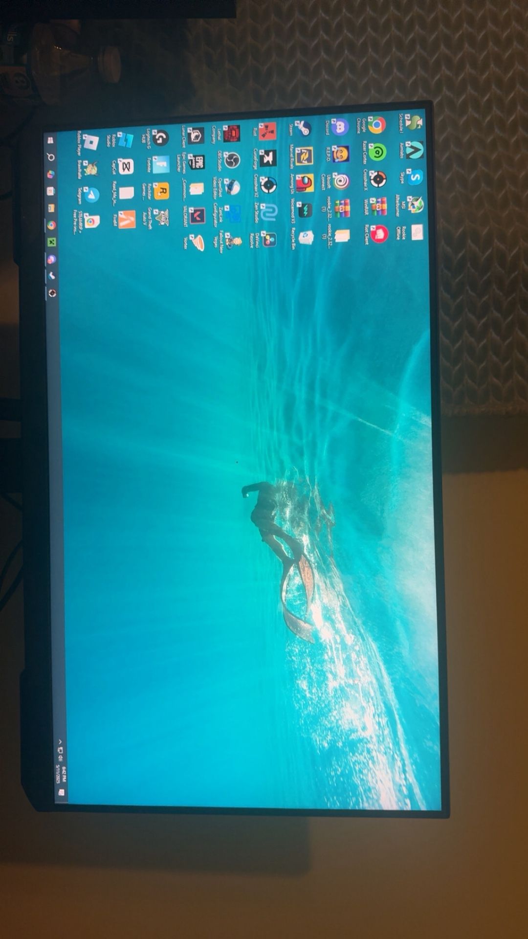 144 hz Monitor 1ms response time (Samsung Odyssey G3)