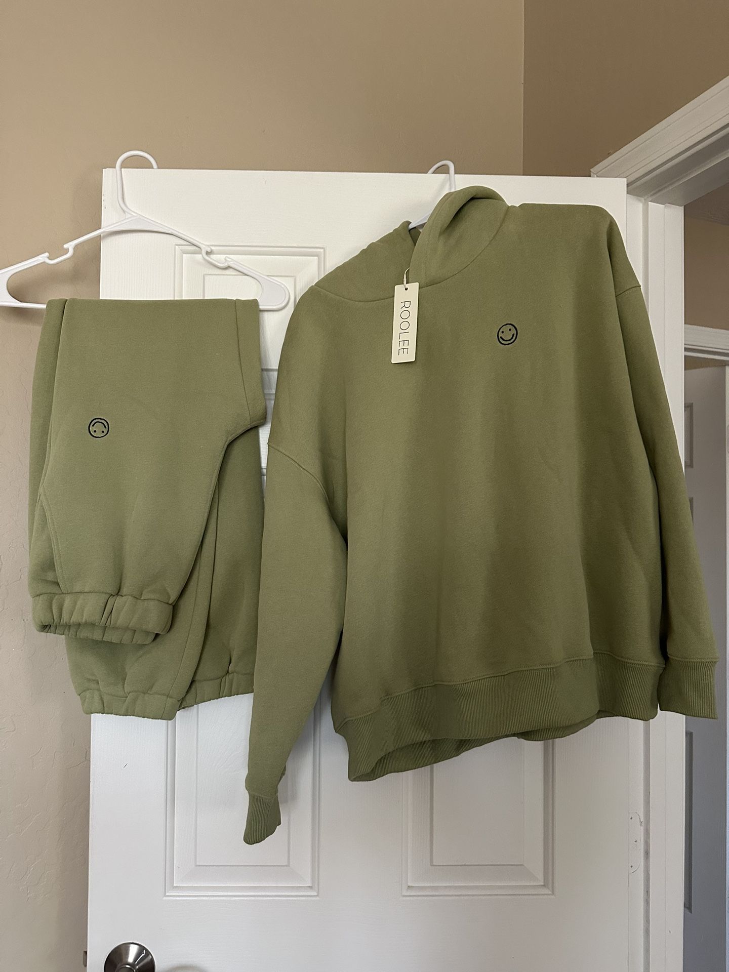 BRAND NEW: Roolee sweat Set