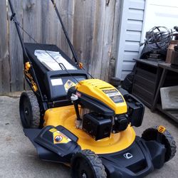 New - Cub Cadet 21" Inch Signature Cut Push Lawnmower With Bag