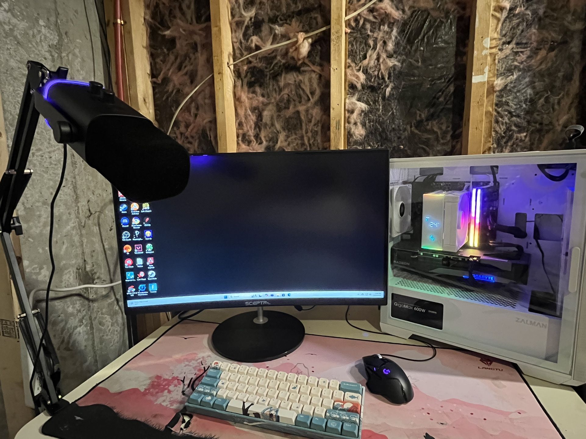 Custom Gaming PC + 27” Curved Monitor, Mic, RGB – RX 7600, i5-12400F, 16GB RAM – Ready to Game