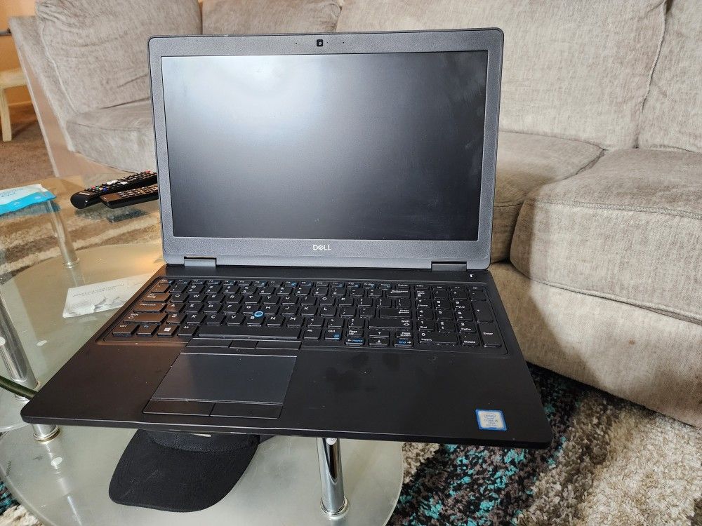 Dell 5590 laptop