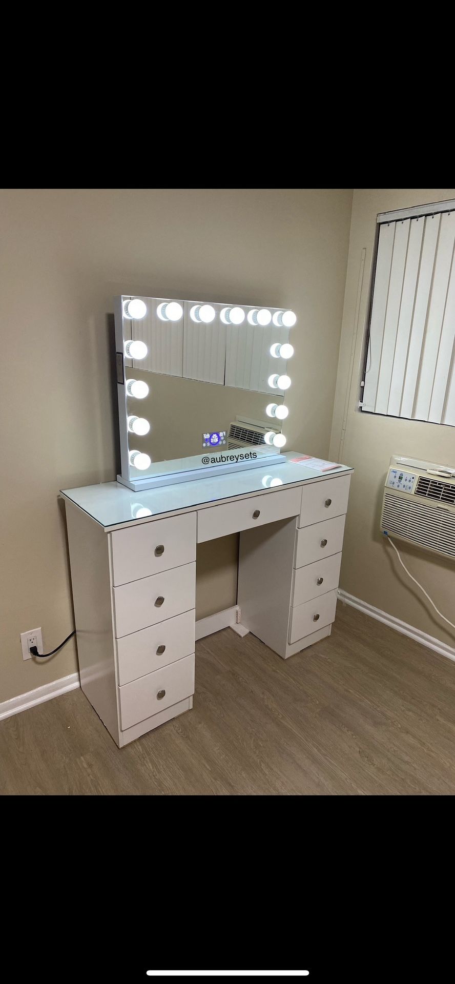 White Vanity Desk With Bluetooth Mirror