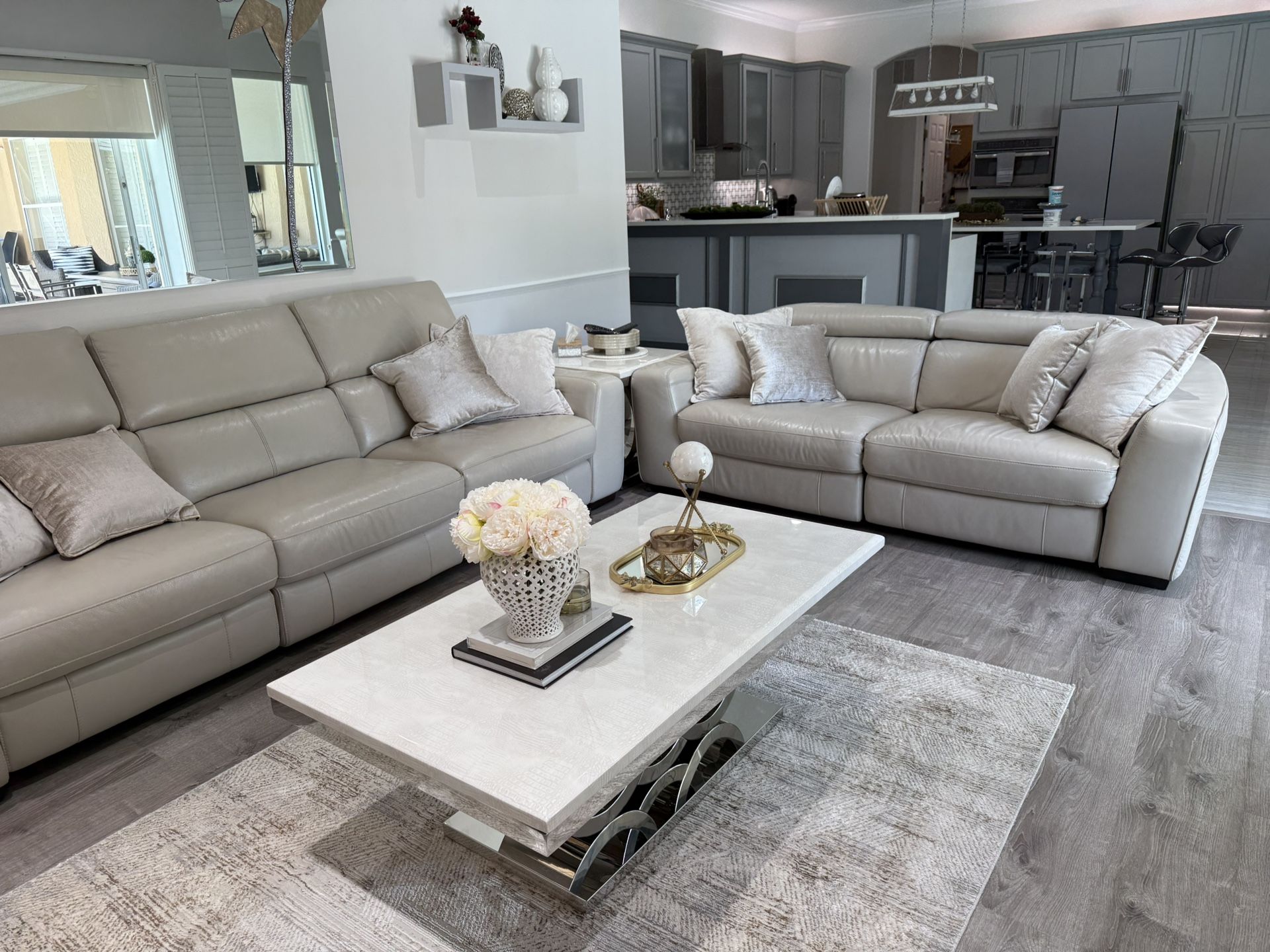 For Sale: Luxurious Al Dorado Leather Recliner Sofas - $1000