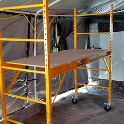 SCAFFOLD 900 LBS CAPACITY