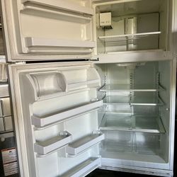 WHITE KENMORE REFRIGERATOR 