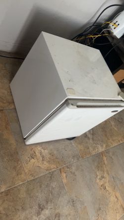 Mini fridge