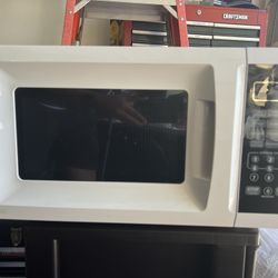 Microwave Used Full Functioning 