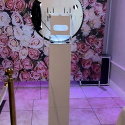 iPad Photo Booth Stand With Enclosure And Printer 