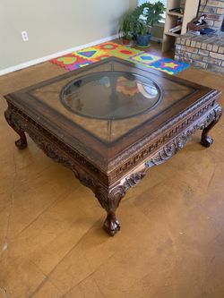 Beautiful wooden coffee table. Asking 175