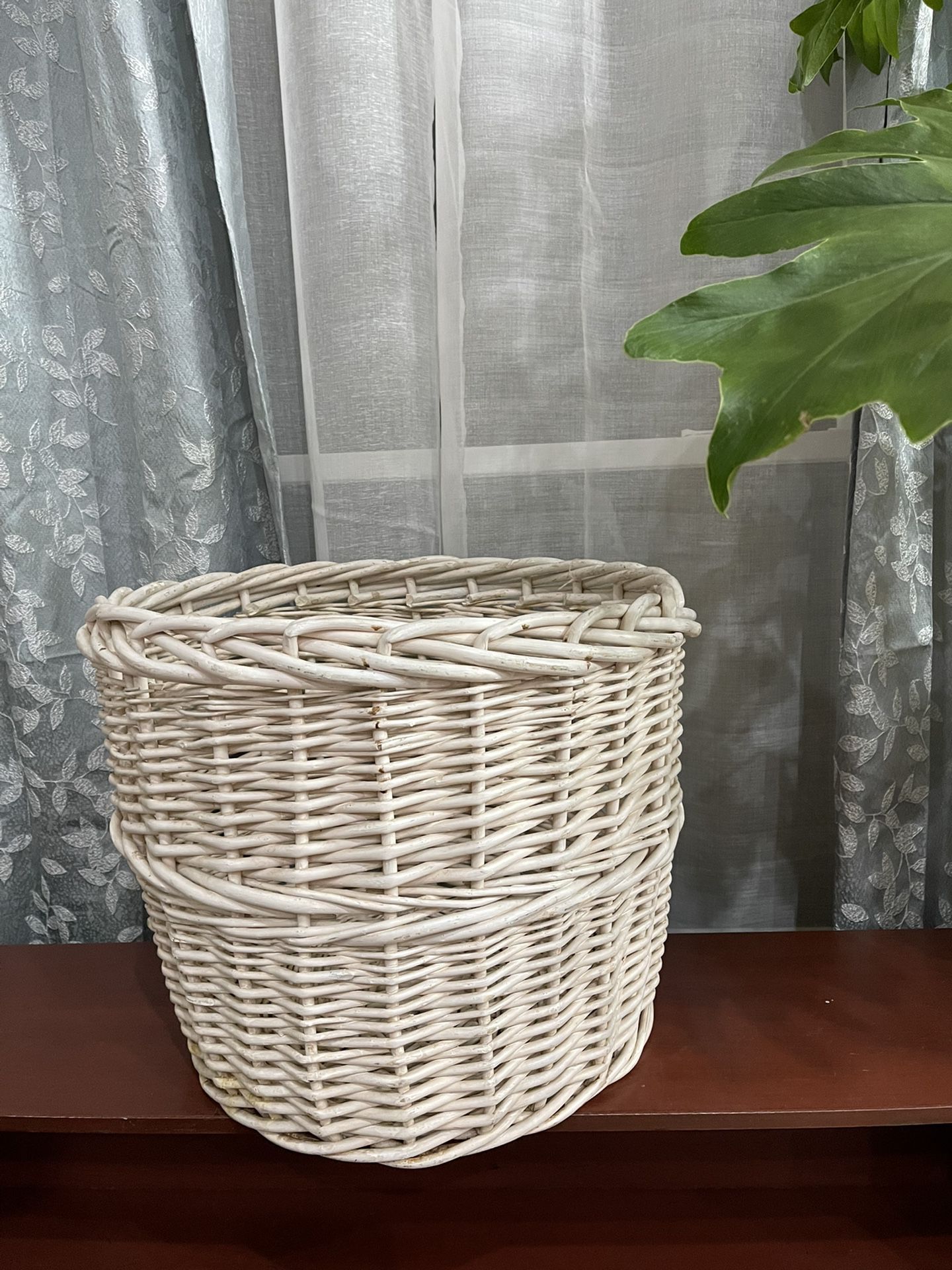 Large Wicker Basket /Pot/Plant Holder/Storage