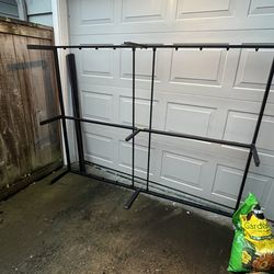 Free queen bed frame in Montavilla
