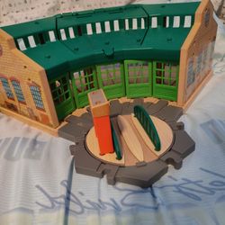 Thomas And Friends Wooden Railway Tidmouth Shed With Turntable And Adapters 