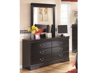 Huey Vineyard Black Dresser & Mirror