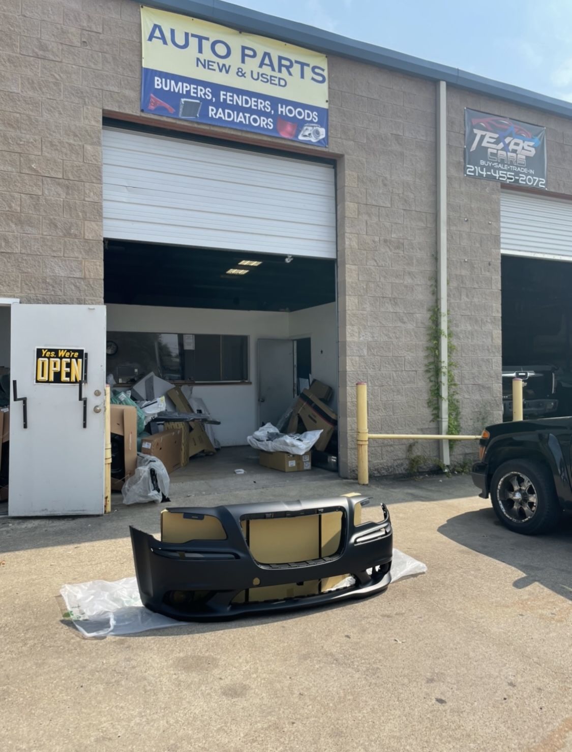 2011, 2012, 2013, 2014 Chrysler 300 Srt8 Bumper ( New Car Parts )