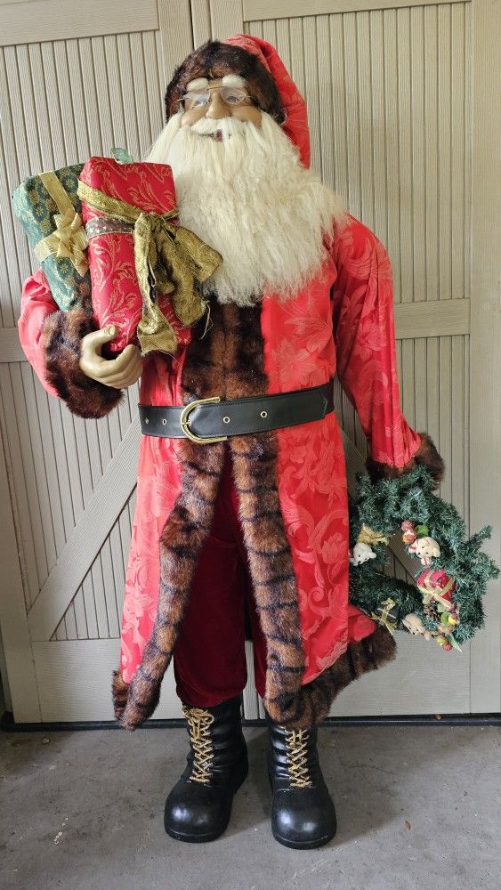 Santa Claus 5 Ft Tall Figure