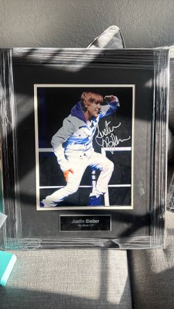 Justin Bieber “My world 2.0 with authentic autograph