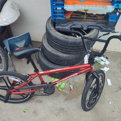 MONGOOSE INDEX MAG 20 FREESTYLE KIDS BIKE - RED