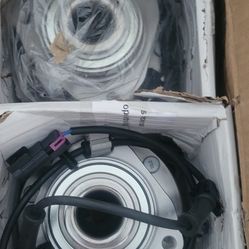 2002----2009 Chevy Trailblazer, GMC Envoy, Buick Rainer, 2  Front Wheel Bearing Hub Sets 
