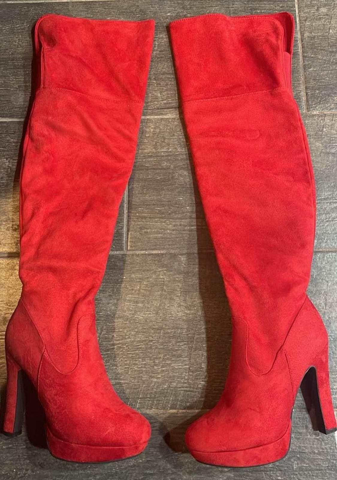 Woman’s Red Boots Size 9