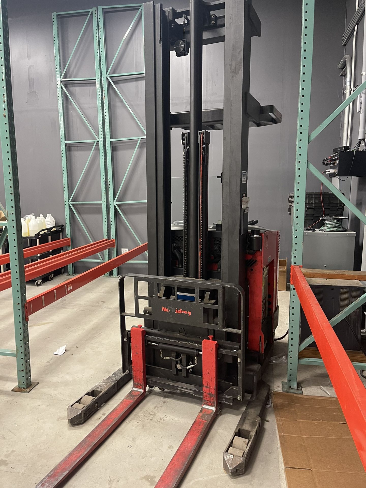 Raymond Forklift Pallet Picker