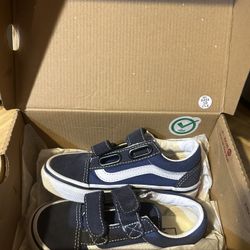 New  in Box  valcro kids vans  Not free 